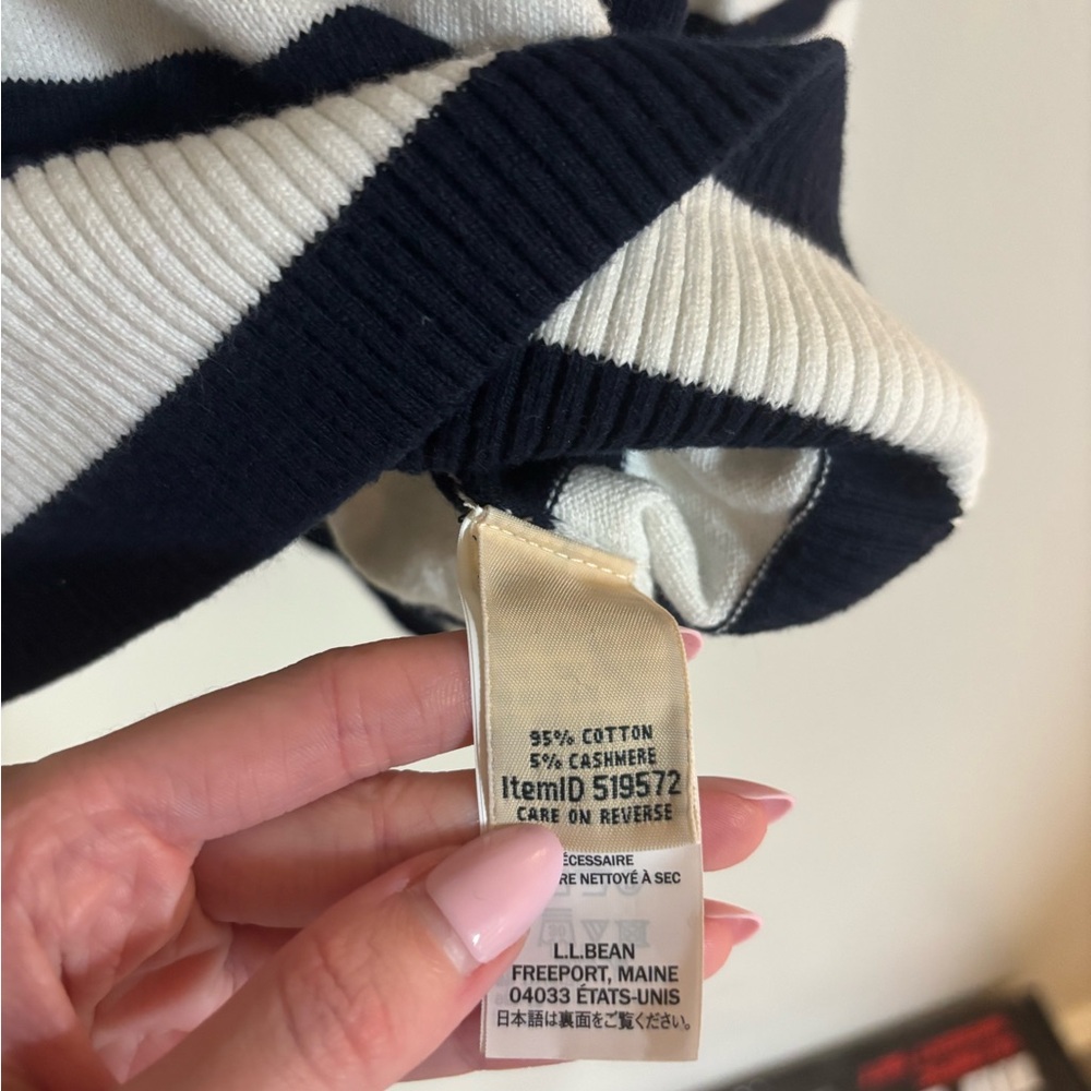 L.L. Bean Navy and White Crewneck - Picture 3 of 4